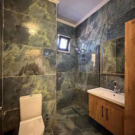 Villa Merkezde Oezel Havuzlu Tas Kas